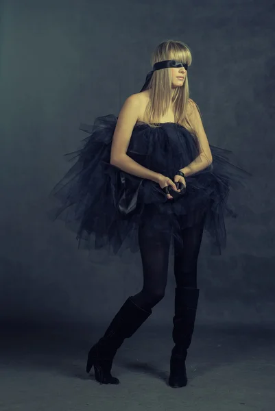 Feminino beleza-retrato com tutu na frente de um fundo escuro — Fotografia de Stock