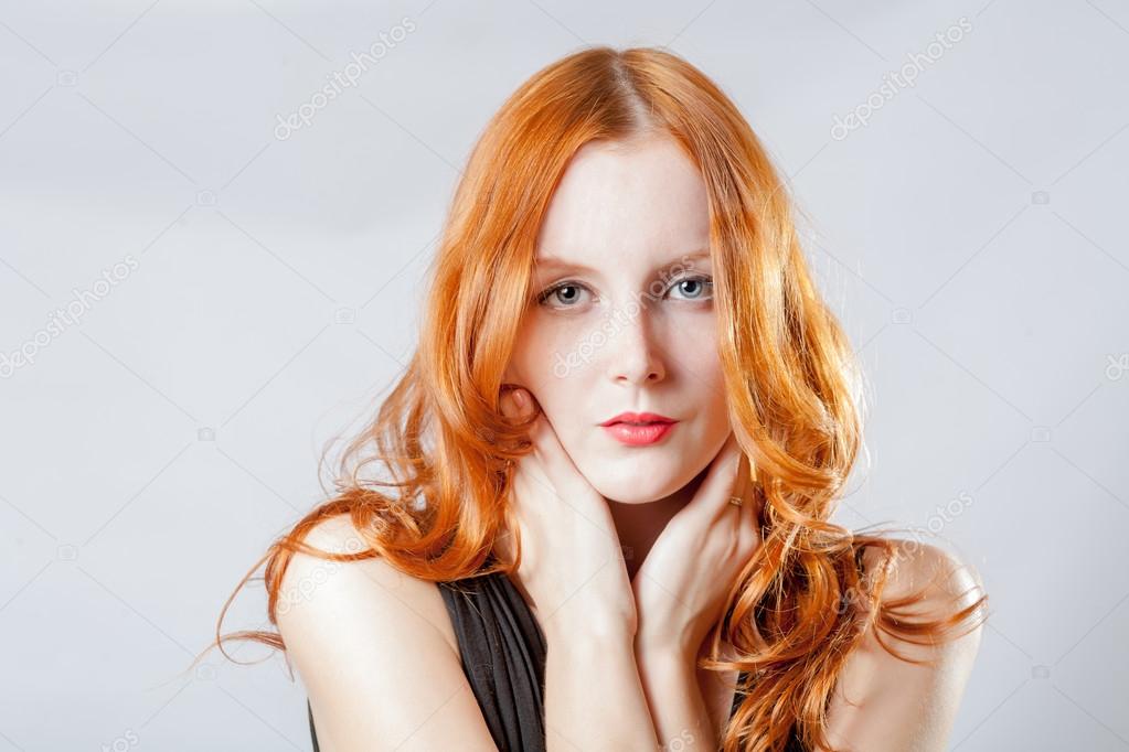 Forbløffe tub Lover og forskrifter Young blue eyed woman with her red hair Stock Photo by ©mettus 34559813