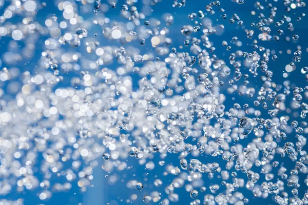 Wassertropfen schweben — Stockfoto