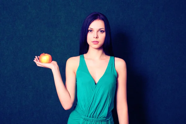 Young women with apple in hand — Stock Photo, Image
