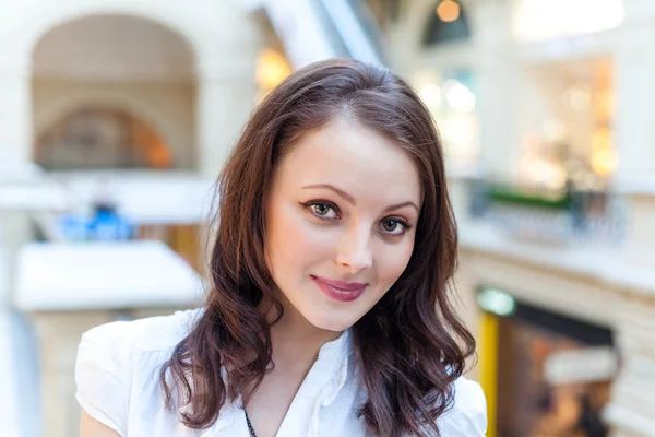 Photo of young beautiful lady inside the big mall — Stock Photo, Image