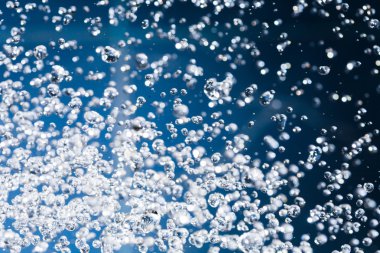 levitating su damlaları