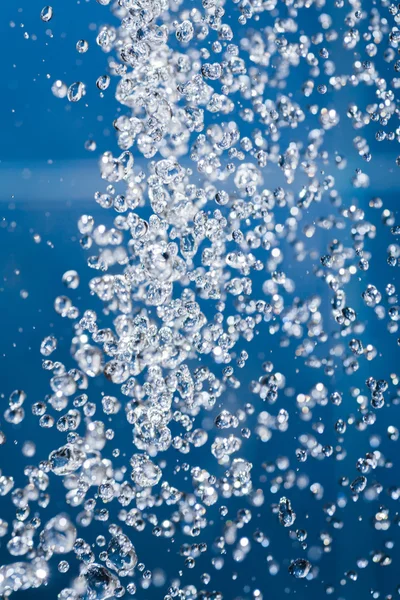 Waterdruppels zwevende — Stockfoto