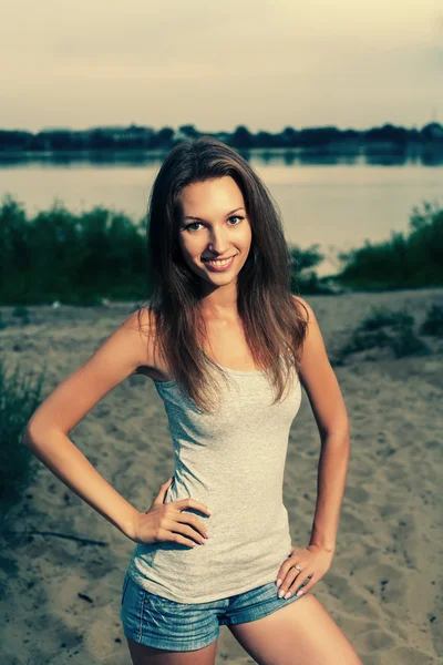 Girl standing near river — Stock Photo, Image