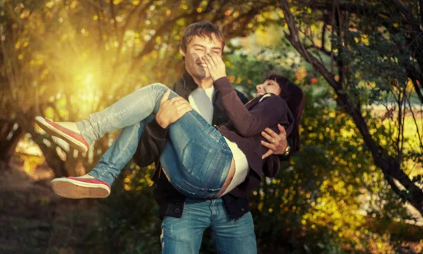 Happy young couple. — Stock Photo, Image