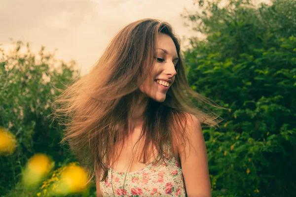 Wind in hair in summer — Stock Photo, Image