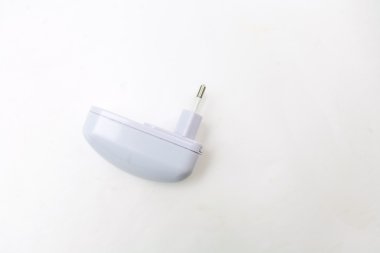 Beyaz USB şarj cihazı