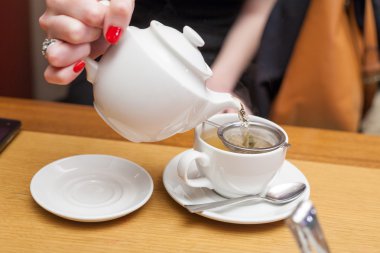 kadın dökme çay Kupası
