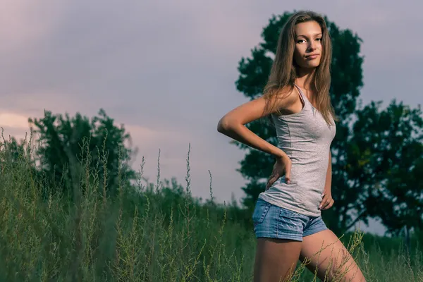 Women outdoors evening shot — Stock Photo, Image