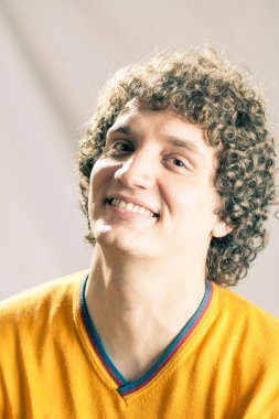 kıvırcık beyaz adam Studio