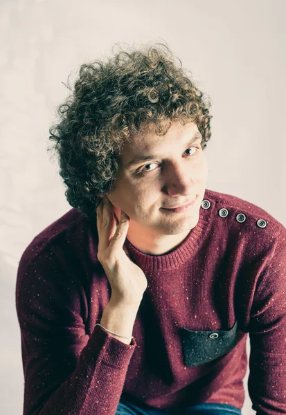Curly white man in studio — Stock Photo, Image