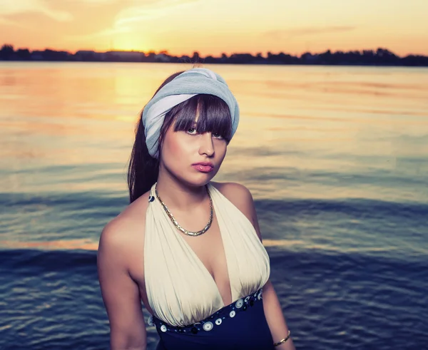 Retro woman posing outdoors — Stock Photo, Image