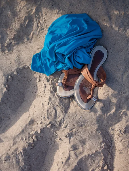 Flip-flops and blue fabric — Stock Photo, Image