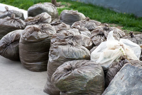 Paquetes de basura al aire libre — Foto de Stock