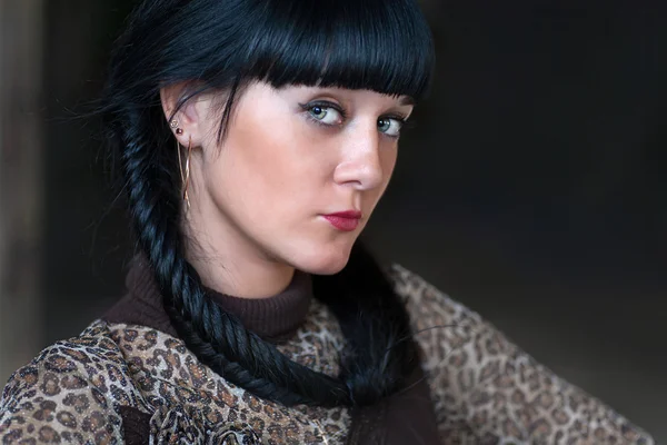Beautyful woman with black hair — Stock Photo, Image