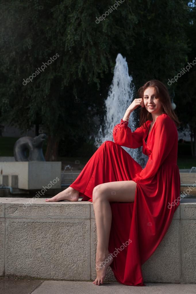 https://st.depositphotos.com/1000217/5172/i/950/depositphotos_51729837-stock-photo-woman-in-red-dress.jpg