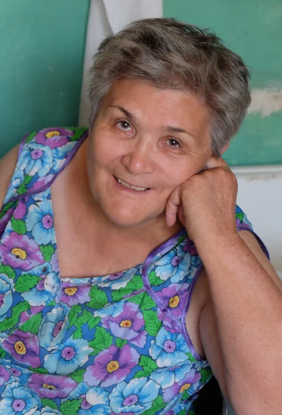 Donna anziana sorridente — Foto Stock