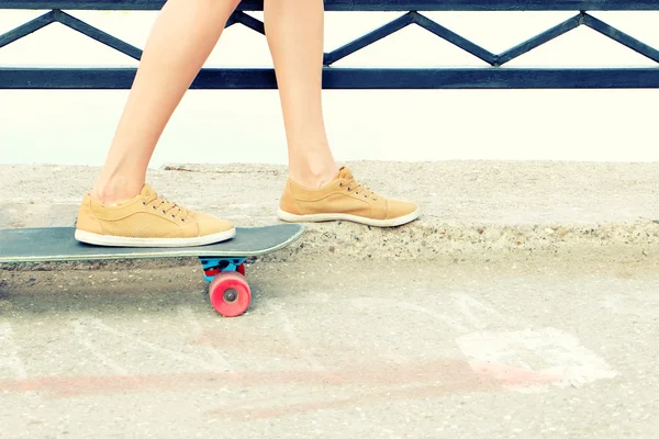 Skateboarderfüße — Stockfoto