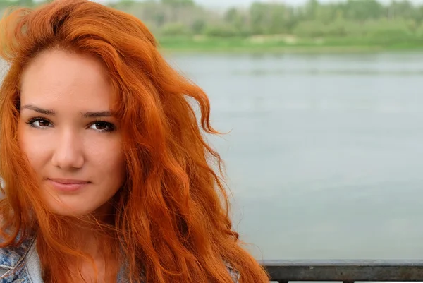 Kırmızı saçlı kız — Stok fotoğraf