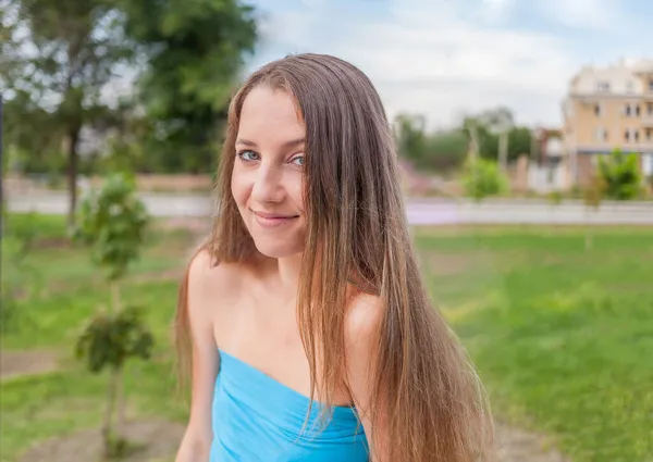 Літній Портрет Красивої Леді Довгим Світлим Волоссям — стокове фото