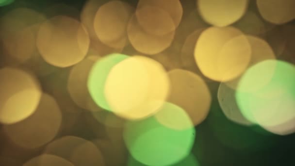 Yellow and green colorful blurred Christmas lights abstract background shot — Stock Video