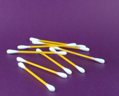 kulak pamuk çubukları kümesini