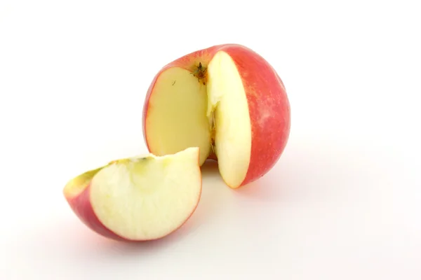 Manzana roja madura preparada con rebanada —  Fotos de Stock