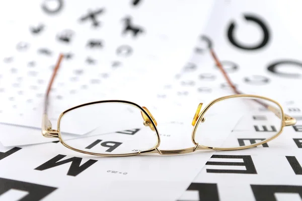 Brille auf der Augenwaage — Stockfoto