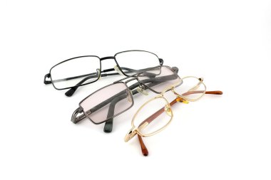 Üç bardak beyaz bitti