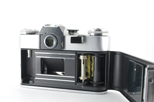 Câmera de filme antigo com tampa aberta — Fotografia de Stock