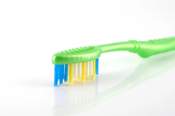 Brosse à dents sur blanc — Photo