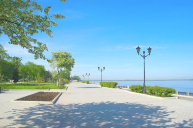 volga Nehri iskele üzerinde göster