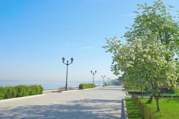 Vista sul molo del fiume Volga — Foto Stock