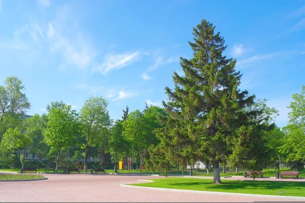 View on quay of river Volga in the city Samara — Stock Photo, Image