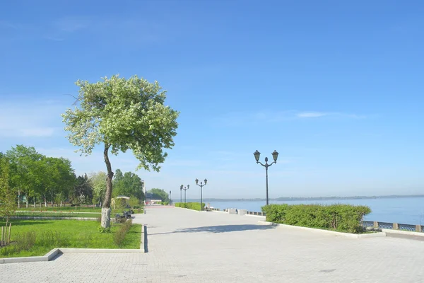 Vista no cais do rio Volga — Fotografia de Stock