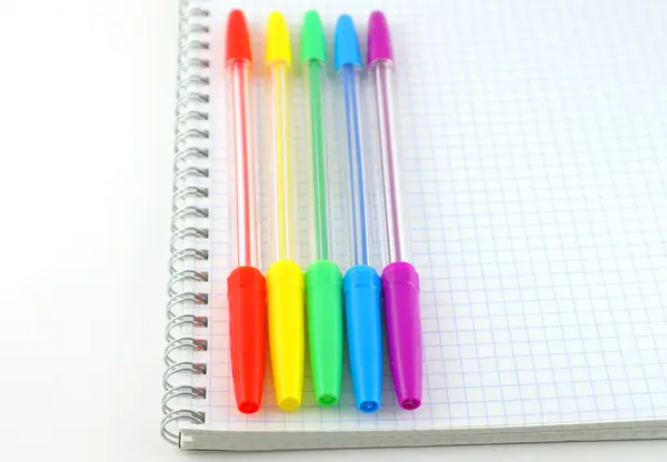 Color pens on the copy-book — Stock Photo, Image