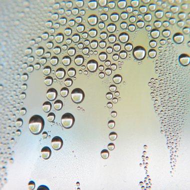 Bardağa bir damla su.