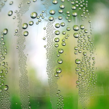 Bardağa bir damla su.