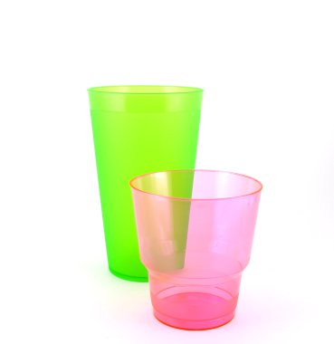 yeşil ve pembe bardak