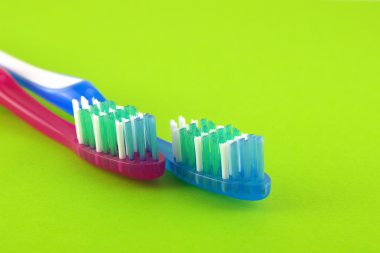 İki diş fırçaları