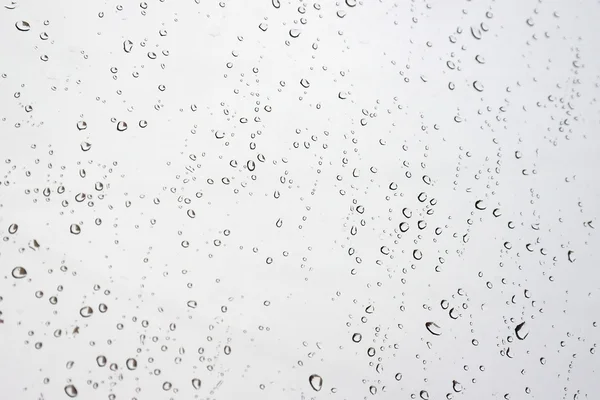 Капли дождя на окне — стоковое фото