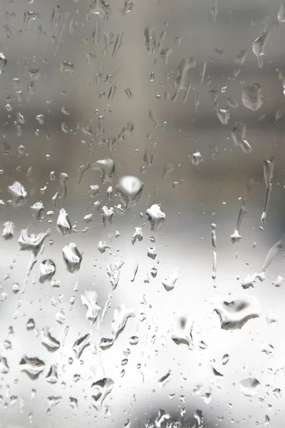 Капли дождя на окно — стоковое фото