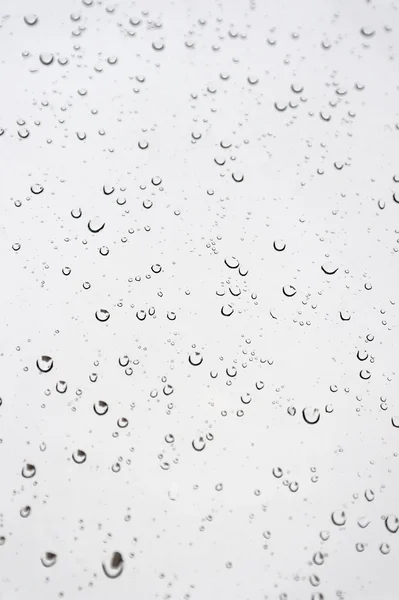 Krople deszczu na oknie skłonni — Zdjęcie stockowe