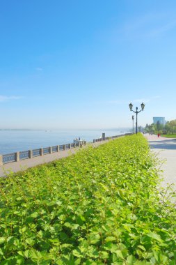 volga Nehri iskele üzerinde göster