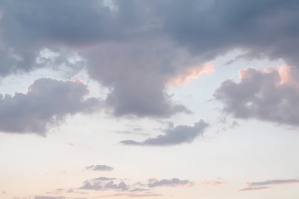 雲に覆われた劇的な夜空 — ストック写真