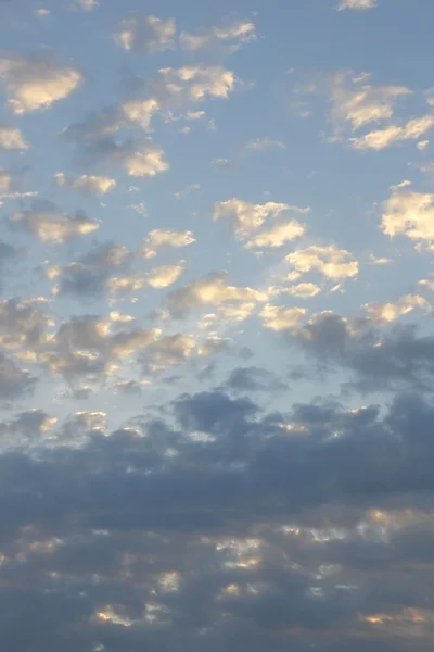 Bellissimo cielo serale con nuvole — Foto Stock