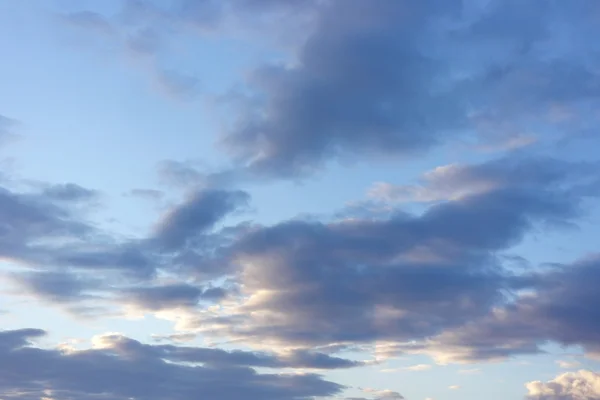 Bellissimo cielo serale con nuvole — Foto Stock