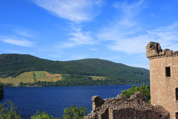 厄克特城堡和湖湖水苏格兰 — 图库照片