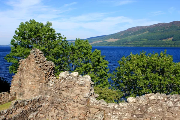 厄克特城堡和湖湖水苏格兰 — 图库照片