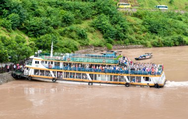gemide yürüyen turist için açılış